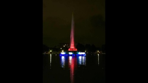 Lake Eola illuminates fountain to honor France after terror attacks